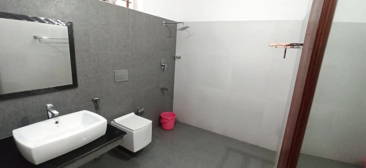 Hotel Neptune Kovalam Thiruvananthapuram Kültér fotó